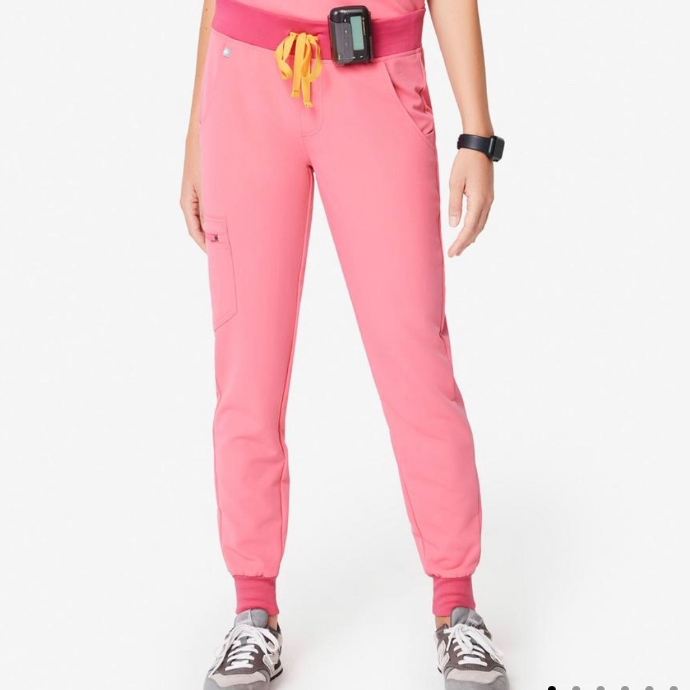 Figs XSP Zamora joggers in Neon Pink